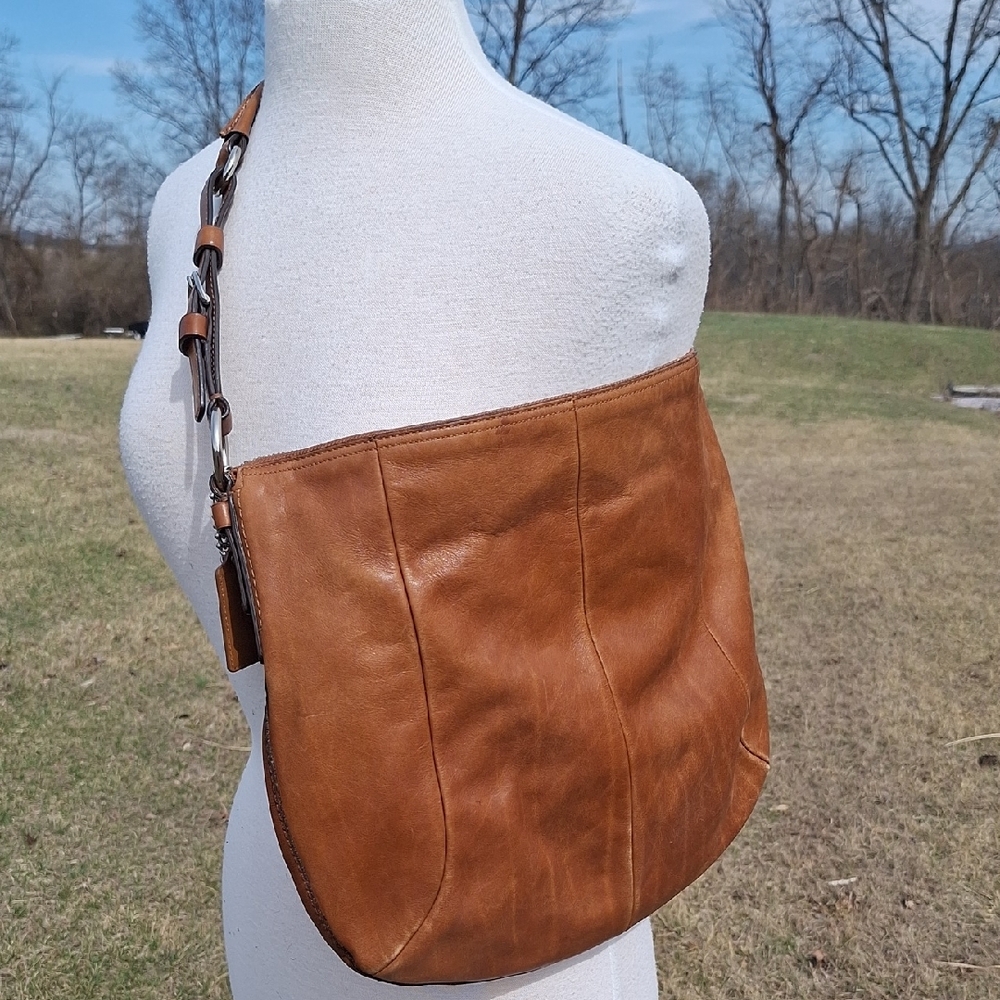COACH (Vintage) Madison Hobo Bag in Tan. - Picture 13 of 15